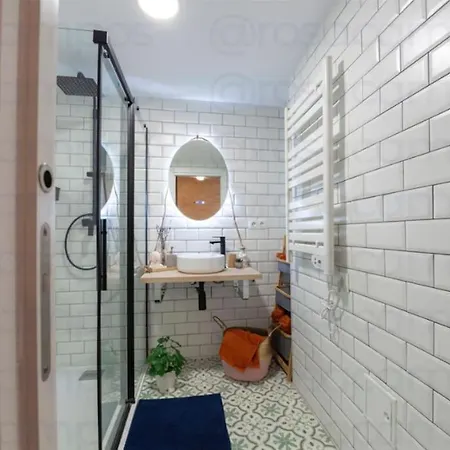 Apartment Rb - Urban Loft Retreat, Comfort & Good Location *