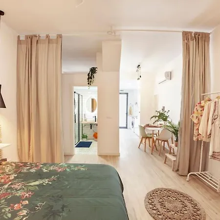 Apartment Rb - Urban Loft Retreat, Comfort & Good Location